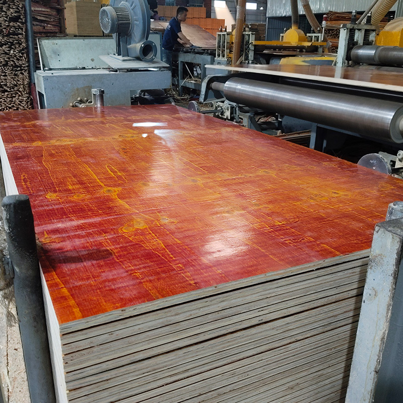 是什么原因會(huì)造成建筑模板出現(xiàn)開(kāi)裂插圖